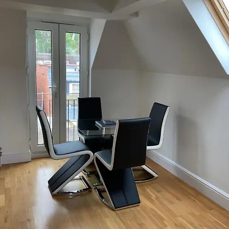 Letting Serviced Apartments - Chorleywood Village Exterior foto