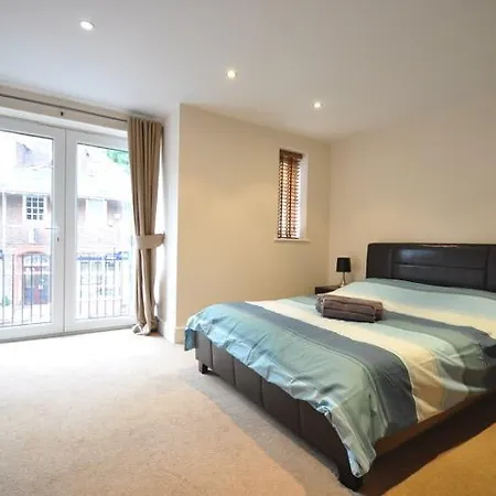 Letting Serviced Apartments - Chorleywood Village Exterior foto